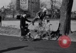 Image bicyclette New York City USA, 1932, de la seconde 19 séquences d'archives historiques vidéo 65675040752