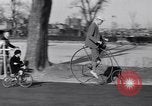 Image bicyclette New York City USA, 1932, de la seconde 23 séquences d'archives historiques vidéo 65675040752
