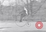 Image bicyclette New York City USA, 1932, de la seconde 26 séquences d'archives historiques vidéo 65675040752