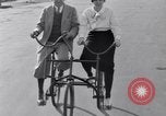 Image bicyclette New York City USA, 1932, de la seconde 34 séquences d'archives historiques vidéo 65675040752