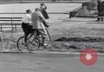Image bicyclette New York City USA, 1932, de la seconde 39 séquences d'archives historiques vidéo 65675040752