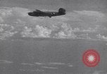 Standbild Bombardierung von Japanischen an Lae Neuguinea Lae Papua Neu Guinea, 1943, aus Sekunde 44 historischem Filmmaterial Videoclip 65675040778