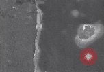 Standbild Bombardierung von Japanischen an Lae Neuguinea Lae Papua Neu Guinea, 1943, aus Sekunde 51 historischem Filmmaterial Videoclip 65675040778