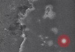 Standbild Bombardierung von Japanischen an Lae Neuguinea Lae Papua Neu Guinea, 1943, aus Sekunde 56 historischem Filmmaterial Videoclip 65675040778