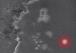 Standbild Bombardierung von Japanischen an Lae Neuguinea Lae Papua Neu Guinea, 1943, aus Sekunde 57 historischem Filmmaterial Videoclip 65675040778