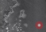 Standbild Bombardierung von Japanischen an Lae Neuguinea Lae Papua Neu Guinea, 1943, aus Sekunde 59 historischem Filmmaterial Videoclip 65675040778