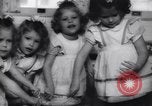 Standbild Badgett Vierlinge Galveston Texas USA, 1944, aus Sekunde 10 historischem Filmmaterial Videoclip 65675040782