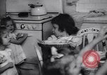 Standbild Badgett Vierlinge Galveston Texas USA, 1944, aus Sekunde 16 historischem Filmmaterial Videoclip 65675040782