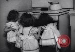 Standbild Badgett Vierlinge Galveston Texas USA, 1944, aus Sekunde 23 historischem Filmmaterial Videoclip 65675040782