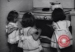 Standbild Badgett Vierlinge Galveston Texas USA, 1944, aus Sekunde 26 historischem Filmmaterial Videoclip 65675040782