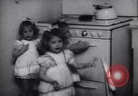 Standbild Badgett Vierlinge Galveston Texas USA, 1944, aus Sekunde 29 historischem Filmmaterial Videoclip 65675040782