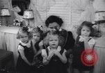 Standbild Badgett Vierlinge Galveston Texas USA, 1944, aus Sekunde 60 historischem Filmmaterial Videoclip 65675040782
