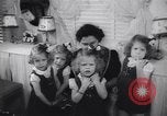 Standbild Badgett Vierlinge Galveston Texas USA, 1944, aus Sekunde 61 historischem Filmmaterial Videoclip 65675040782