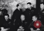 Standbild Alliierte Generäle zu Invasion Zweiten Weltkrieg Plan London England Vereinigtes Königreich, 1944, aus Sekunde 14 historischem Filmmaterial Videoclip 65675040785