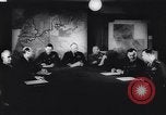 Standbild Alliierte Generäle zu Invasion Zweiten Weltkrieg Plan London England Vereinigtes Königreich, 1944, aus Sekunde 26 historischem Filmmaterial Videoclip 65675040785