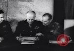 Standbild Alliierte Generäle zu Invasion Zweiten Weltkrieg Plan London England Vereinigtes Königreich, 1944, aus Sekunde 27 historischem Filmmaterial Videoclip 65675040785