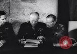 Standbild Alliierte Generäle zu Invasion Zweiten Weltkrieg Plan London England Vereinigtes Königreich, 1944, aus Sekunde 28 historischem Filmmaterial Videoclip 65675040785