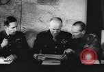 Standbild Alliierte Generäle zu Invasion Zweiten Weltkrieg Plan London England Vereinigtes Königreich, 1944, aus Sekunde 30 historischem Filmmaterial Videoclip 65675040785
