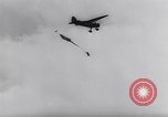 Standbild Dog Sled Team Pilot rettet United States USA, 1944, aus Sekunde 19 historischem Filmmaterial Videoclip 65675040790