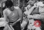 Standbild Dog Sled Team Pilot rettet United States USA, 1944, aus Sekunde 36 historischem Filmmaterial Videoclip 65675040790