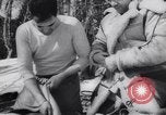 Standbild Dog Sled Team Pilot rettet United States USA, 1944, aus Sekunde 38 historischem Filmmaterial Videoclip 65675040790