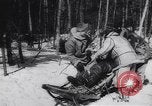 Standbild Dog Sled Team Pilot rettet United States USA, 1944, aus Sekunde 45 historischem Filmmaterial Videoclip 65675040790