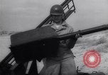 Standbild anti-aircraft guns United States USA, 1944, aus Sekunde 12 historischem Filmmaterial Videoclip 65675040792