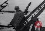 Standbild anti-aircraft guns United States USA, 1944, aus Sekunde 14 historischem Filmmaterial Videoclip 65675040792