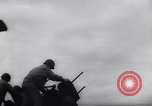 Standbild anti-aircraft guns United States USA, 1944, aus Sekunde 30 historischem Filmmaterial Videoclip 65675040792