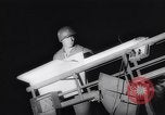 Standbild anti-aircraft guns United States USA, 1944, aus Sekunde 40 historischem Filmmaterial Videoclip 65675040792