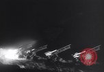 Standbild anti-aircraft guns United States USA, 1944, aus Sekunde 47 historischem Filmmaterial Videoclip 65675040792