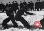 Standbild Winter Sport Nordatlantik, 1944, aus Sekunde 10 historischem Filmmaterial Videoclip 65675040793