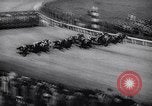 Standbild Kentucky Derby Louisville Kentucky USA, 1944, aus Sekunde 30 historischem Filmmaterial Videoclip 65675040801