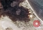 Standbild strafing Pacific Theater, 1943, aus Sekunde 12 historischem Filmmaterial Videoclip 65675040815