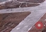Standbild strafing Pacific Theater, 1943, aus Sekunde 34 historischem Filmmaterial Videoclip 65675040815