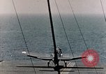 Standbild strafing Pacific Theater, 1943, aus Sekunde 9 historischem Filmmaterial Videoclip 65675040817