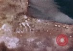 Standbild strafing Pacific Theater, 1943, aus Sekunde 53 historischem Filmmaterial Videoclip 65675040817