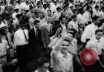 Standbild Männer freiwillige en masse für die United States Navy Houston Texas USA, 1942, aus Sekunde 26 historischem Filmmaterial Videoclip 65675040846