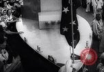 Standbild Männer freiwillige en masse für die United States Navy Houston Texas USA, 1942, aus Sekunde 27 historischem Filmmaterial Videoclip 65675040846