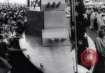 Standbild Männer freiwillige en masse für die United States Navy Houston Texas USA, 1942, aus Sekunde 28 historischem Filmmaterial Videoclip 65675040846