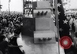 Standbild Männer freiwillige en masse für die United States Navy Houston Texas USA, 1942, aus Sekunde 29 historischem Filmmaterial Videoclip 65675040846