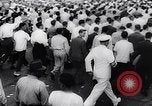 Standbild Männer freiwillige en masse für die United States Navy Houston Texas USA, 1942, aus Sekunde 34 historischem Filmmaterial Videoclip 65675040846