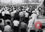 Standbild Männer freiwillige en masse für die United States Navy Houston Texas USA, 1942, aus Sekunde 36 historischem Filmmaterial Videoclip 65675040846