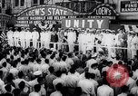 Standbild Männer freiwillige en masse für die United States Navy Houston Texas USA, 1942, aus Sekunde 40 historischem Filmmaterial Videoclip 65675040846