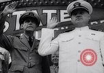 Standbild Männer freiwillige en masse für die United States Navy Houston Texas USA, 1942, aus Sekunde 48 historischem Filmmaterial Videoclip 65675040846