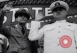 Standbild Männer freiwillige en masse für die United States Navy Houston Texas USA, 1942, aus Sekunde 49 historischem Filmmaterial Videoclip 65675040846