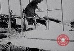 Immagine di Henri Farman Issy-les-Moulineaux Francia, 1908, secondo 46 filmato di repertorio 65675040853