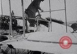 Immagine di Henri Farman Issy-les-Moulineaux Francia, 1908, secondo 47 filmato di repertorio 65675040853