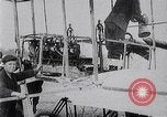 Immagine di Henri Farman Issy-les-Moulineaux Francia, 1908, secondo 49 filmato di repertorio 65675040853