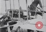 Immagine di Henri Farman Issy-les-Moulineaux Francia, 1908, secondo 51 filmato di repertorio 65675040853